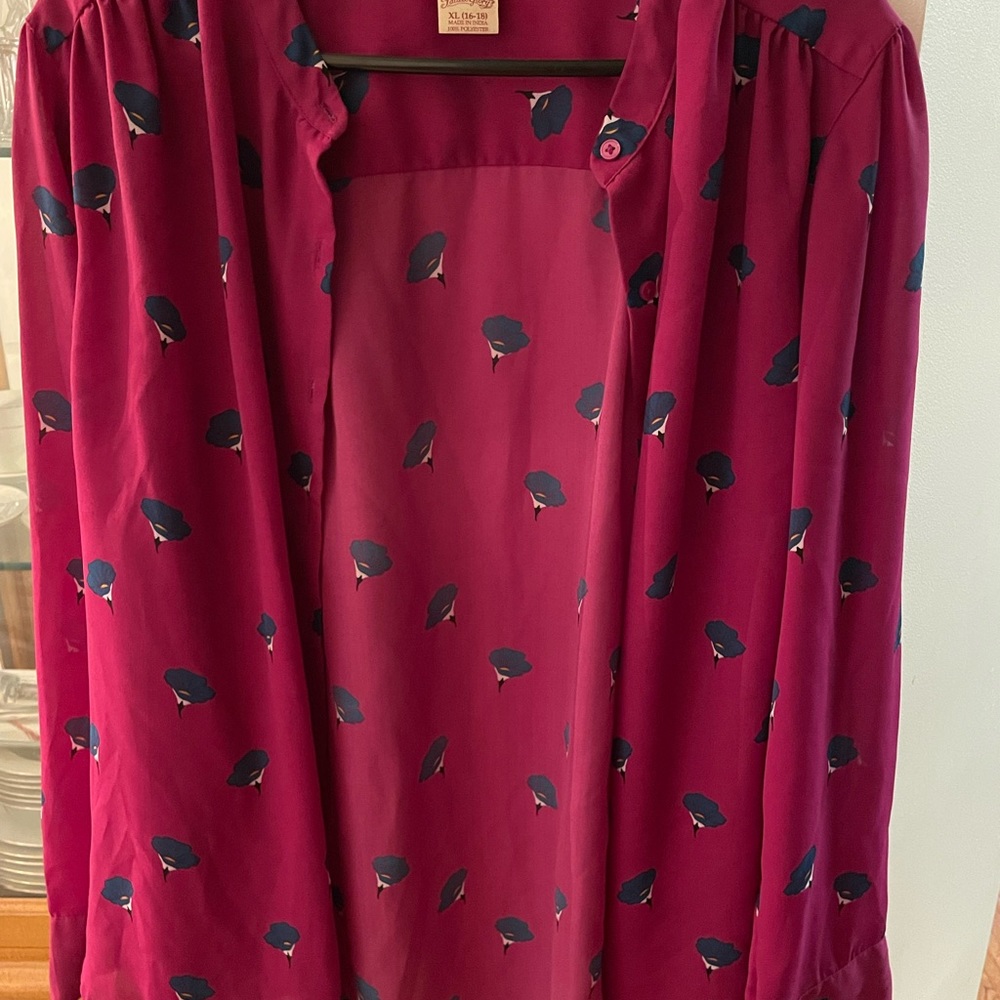 Beautiful burgundy pattern button up shirt